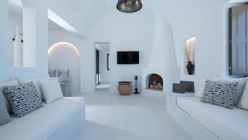 Villa Luxe, piscine privée, vue mer | Coin séjour | Télévision à écran plat