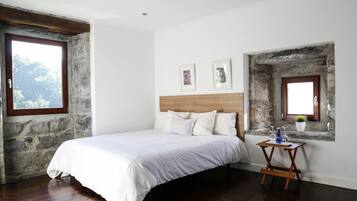 Desk, blackout drapes, free WiFi