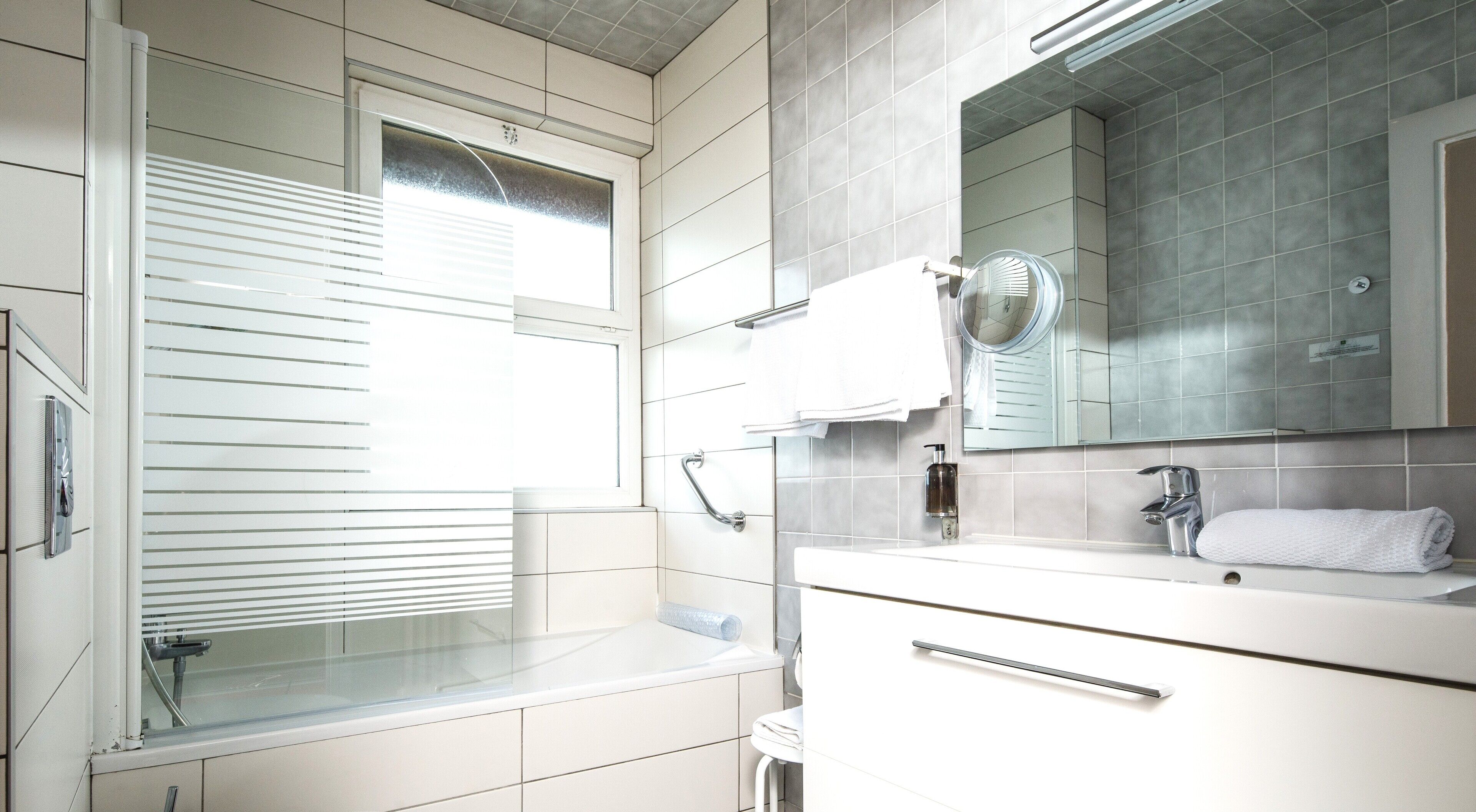 comfort double room, sea view | bathroom | free toiletries, hair dryer, towels