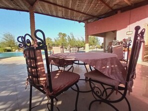 Petit déjeuner, déjeuner et dîner servis sur place