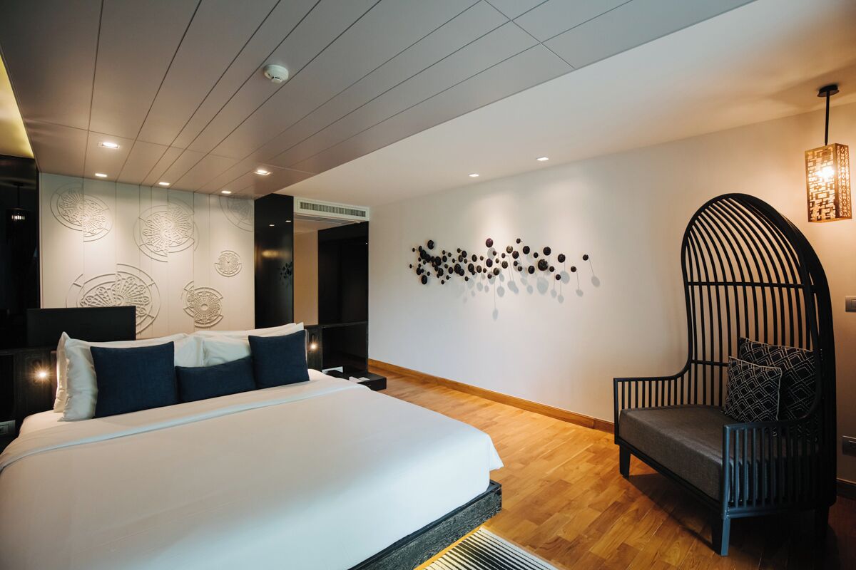 Grand Suite River View | Minibar, in-room safe, desk, laptop workspace