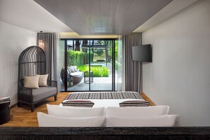 Pool Suite | مين ي بار وخزنة داخل الغرفة ومكتب ومساحة عمل للكمبيوتر المحمول