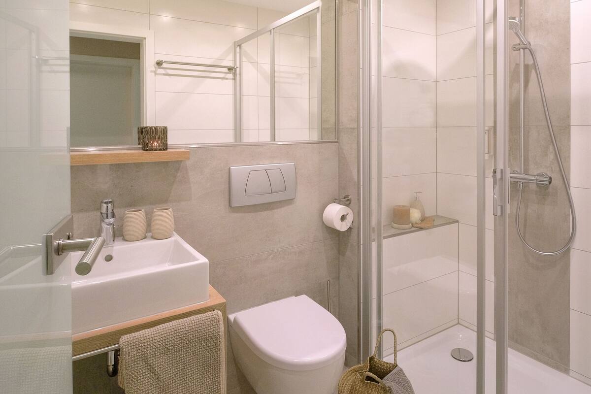 superior suite, 1 bedroom | bathroom | shower, rainfall showerhead, free toiletries, hair dryer