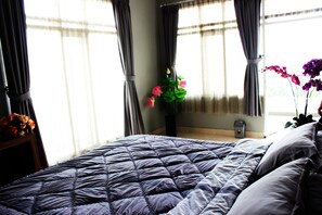 ห้องดีลักซ์, 1 ห้องนอน | โต๊ะทำงาน, ผ้าม่านกันแสง, Wi-Fi ฟรี