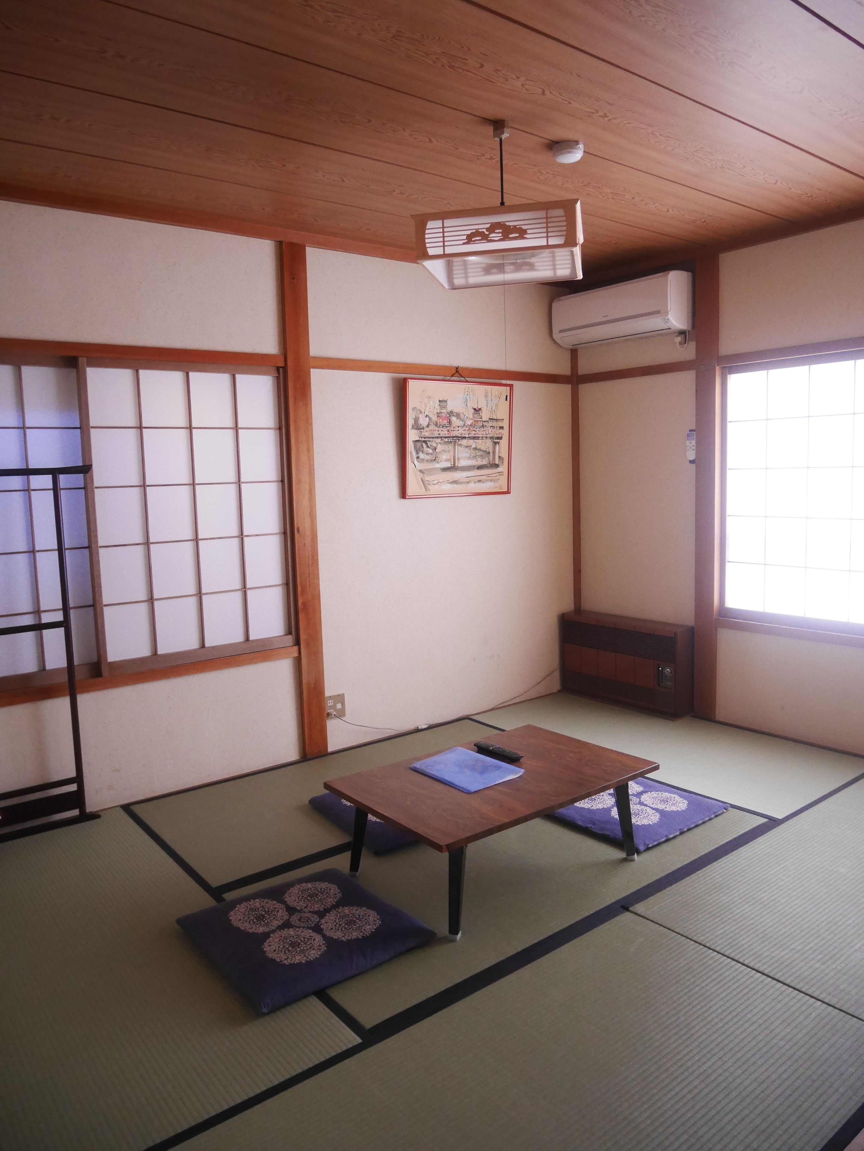 Japanese Style Room with Shared Bathroom | In-room dining