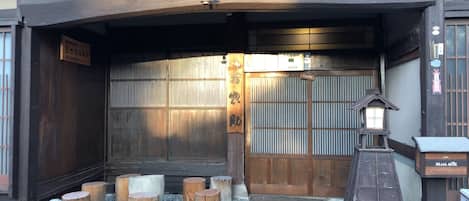 Majoituspaikan julkisivu