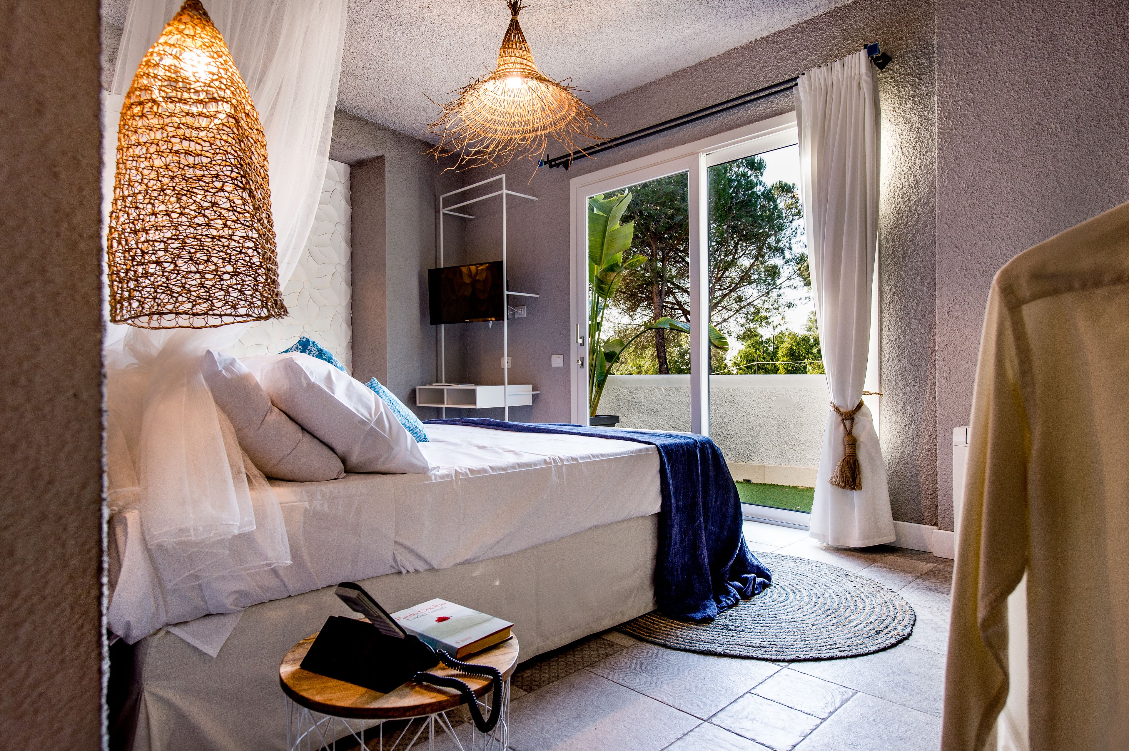 superior double room | premium bedding, pillow-top beds, minibar, in-room safe