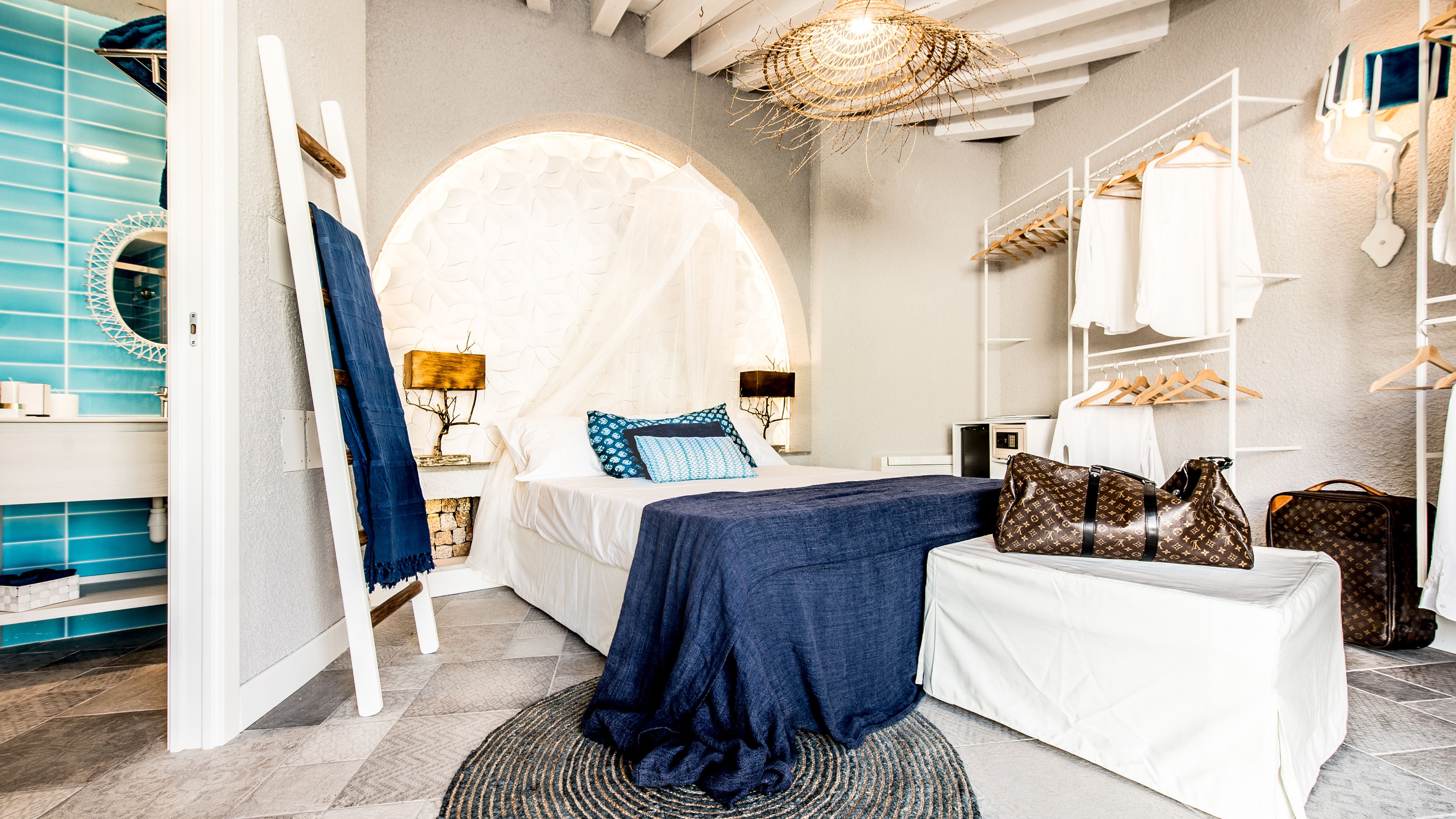 premium bedding, pillow-top beds, minibar, in-room safe