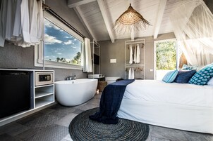 Ropa de cama de alta calidad, colchones con pillow-top y minibar