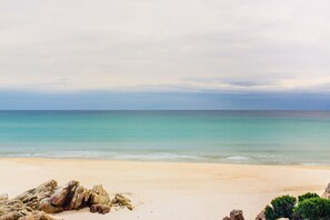 Una playa cerca