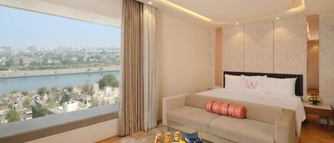 Deluxe Room, 1 King Bed (Studio Apartment)