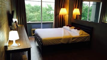 Double Room with Shower | Free WiFi, bed sheets