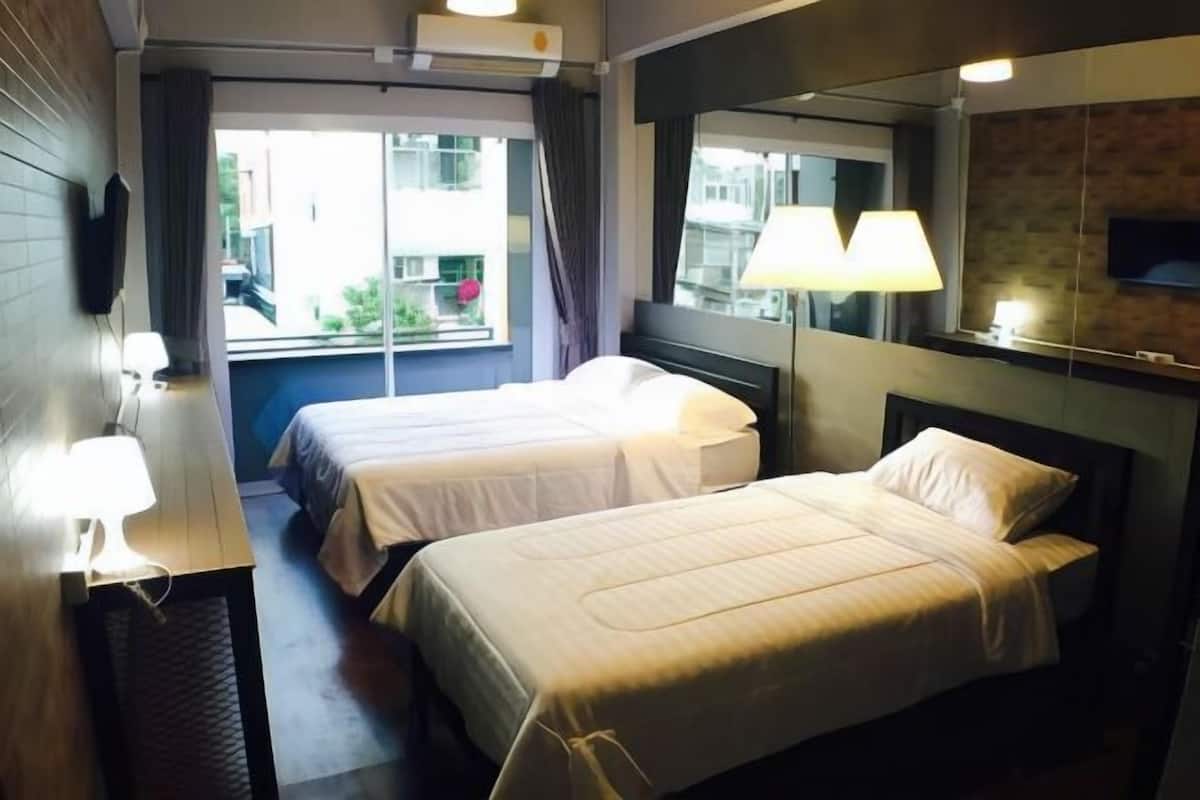 Free WiFi, bed sheets