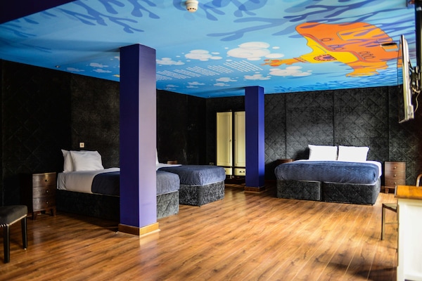 1 bedroom, premium bedding, minibar, in-room safe