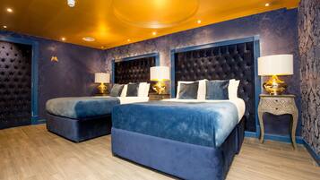 Luksus-loftsleilighet, flere senger, spabadekar, elveutsikt | Sengetøy av topp kvalitet, minibar og safe på rommet