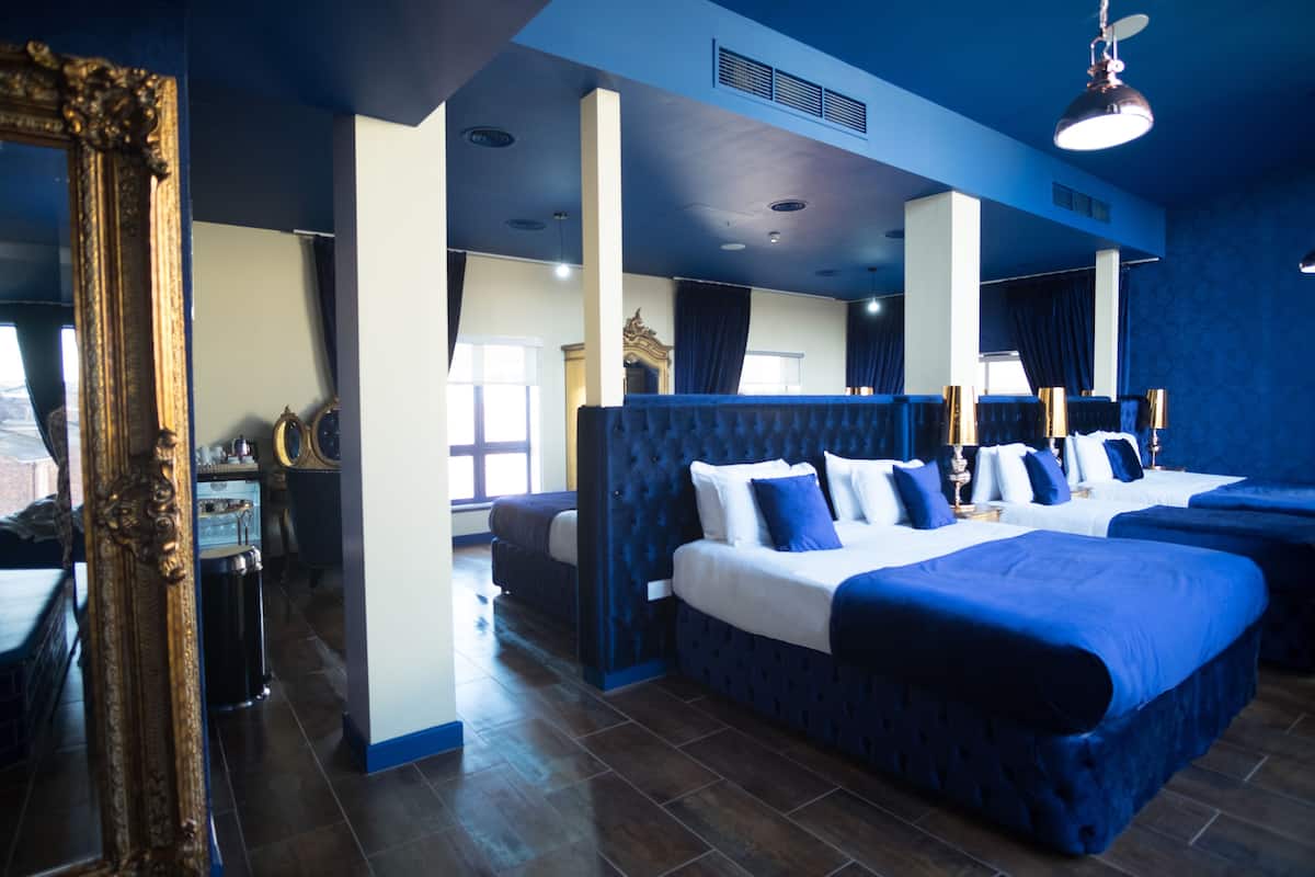 Luxury Penthouse, 1 Bedroom, Non Smoking, Hot Tub | 1 bilik tidur, peralatan tempat tidur premium, bar mini