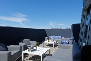 Attico Luxury, letti multipli, idromassaggio, vista fiume | Terrazza/patio