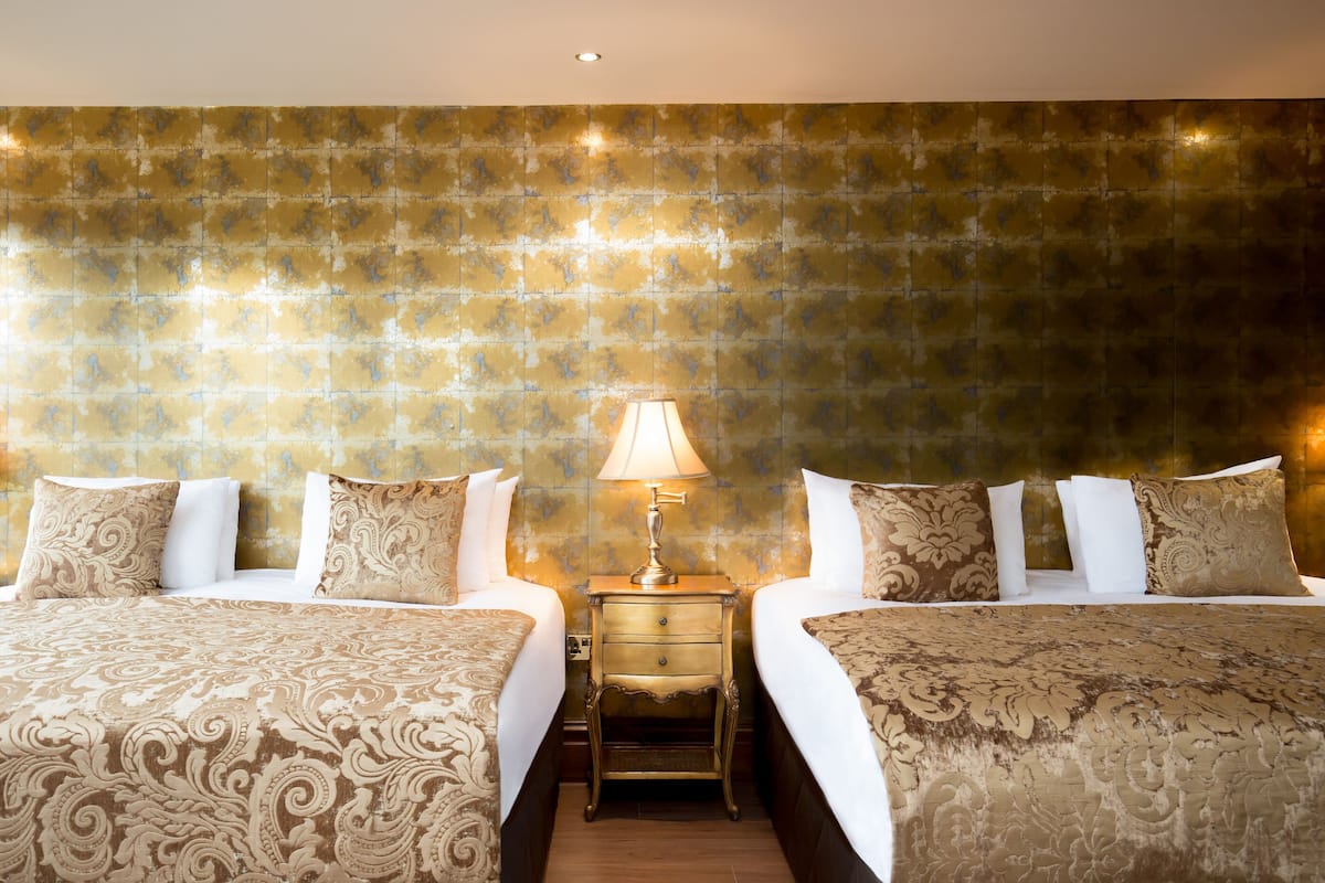 Luxury Studio (sleeps 5) | Premium bedding, in-room safe, individually decorated