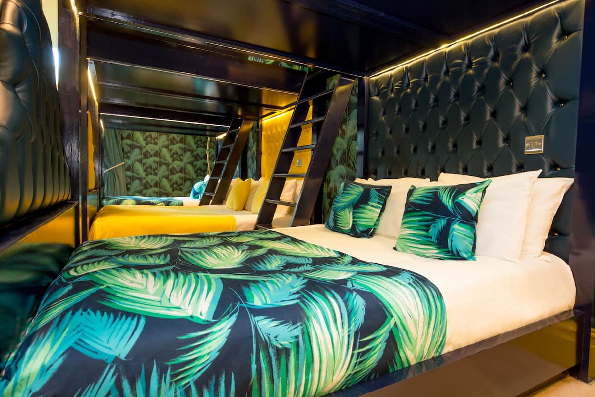 Deluxe Room, 1 Bedroom, Hot Tub | Premium bedding, in-room safe, individually decorated