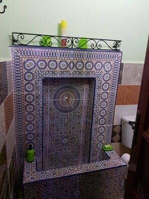 Shower, free toiletries, hair dryer, bathrobes - Dar Nouzha A (Fes)