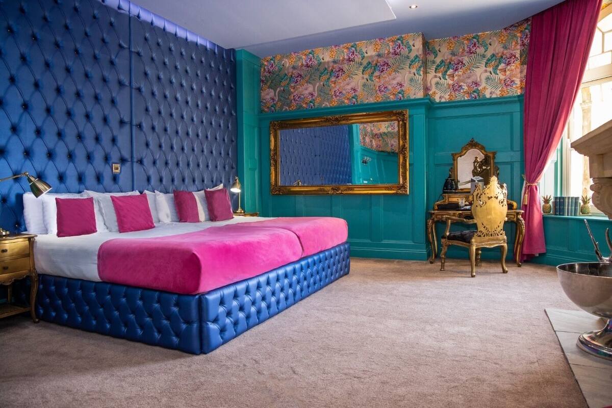 Presidential Suite | In-room safe, iron/ironing board, WiFi (free), individually decorated
