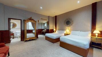 Quadruple Room | In-room safe, individually decorated, iron/ironing board, free WiFi