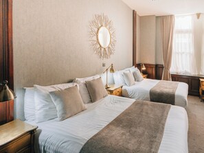 Familiekamer | Een kluis op de kamer, individueel gedecoreerd