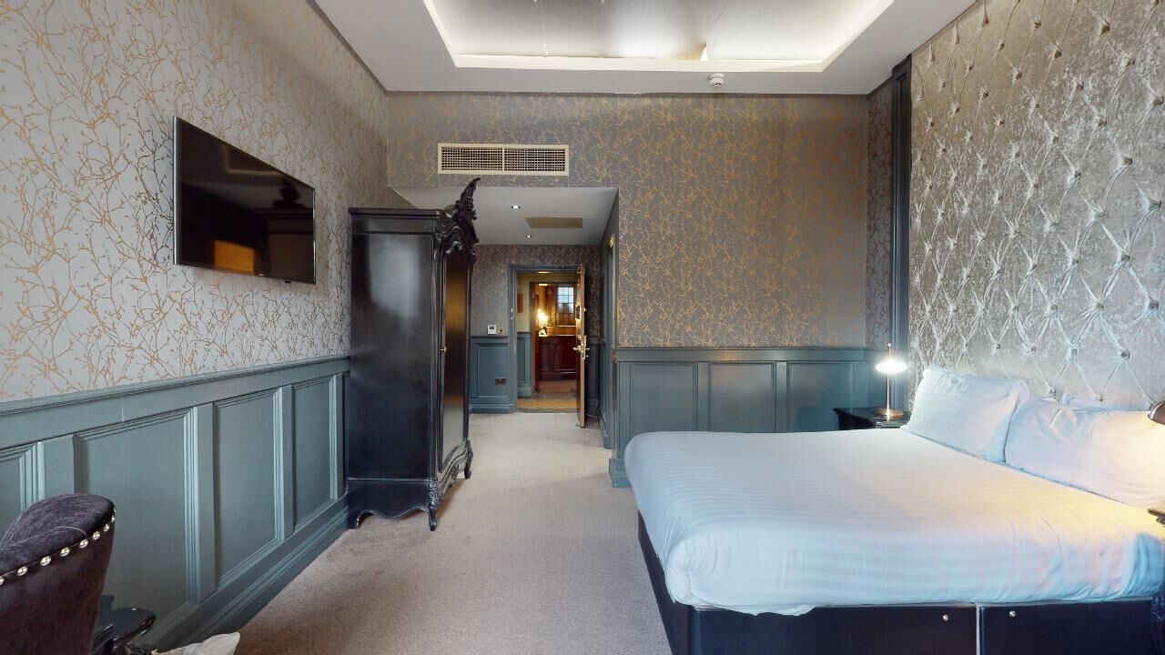 standard double room | in-room safe, individually decorated, iron/ironing board, free wifi