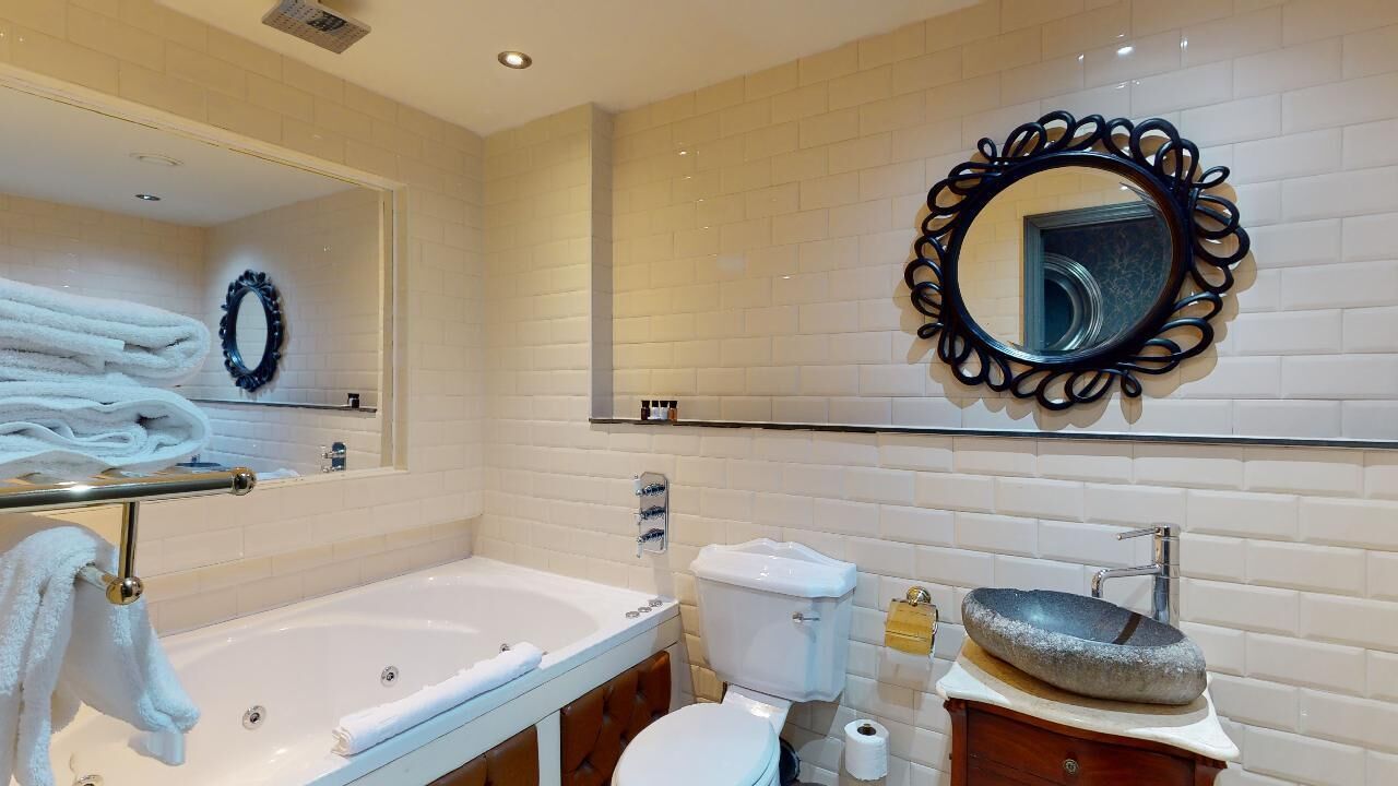 presidential suite | bathroom | free toiletries, hair dryer, towels
