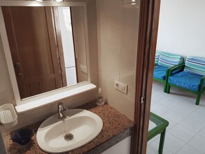 Apartment, 1 Bedroom | Bathroom