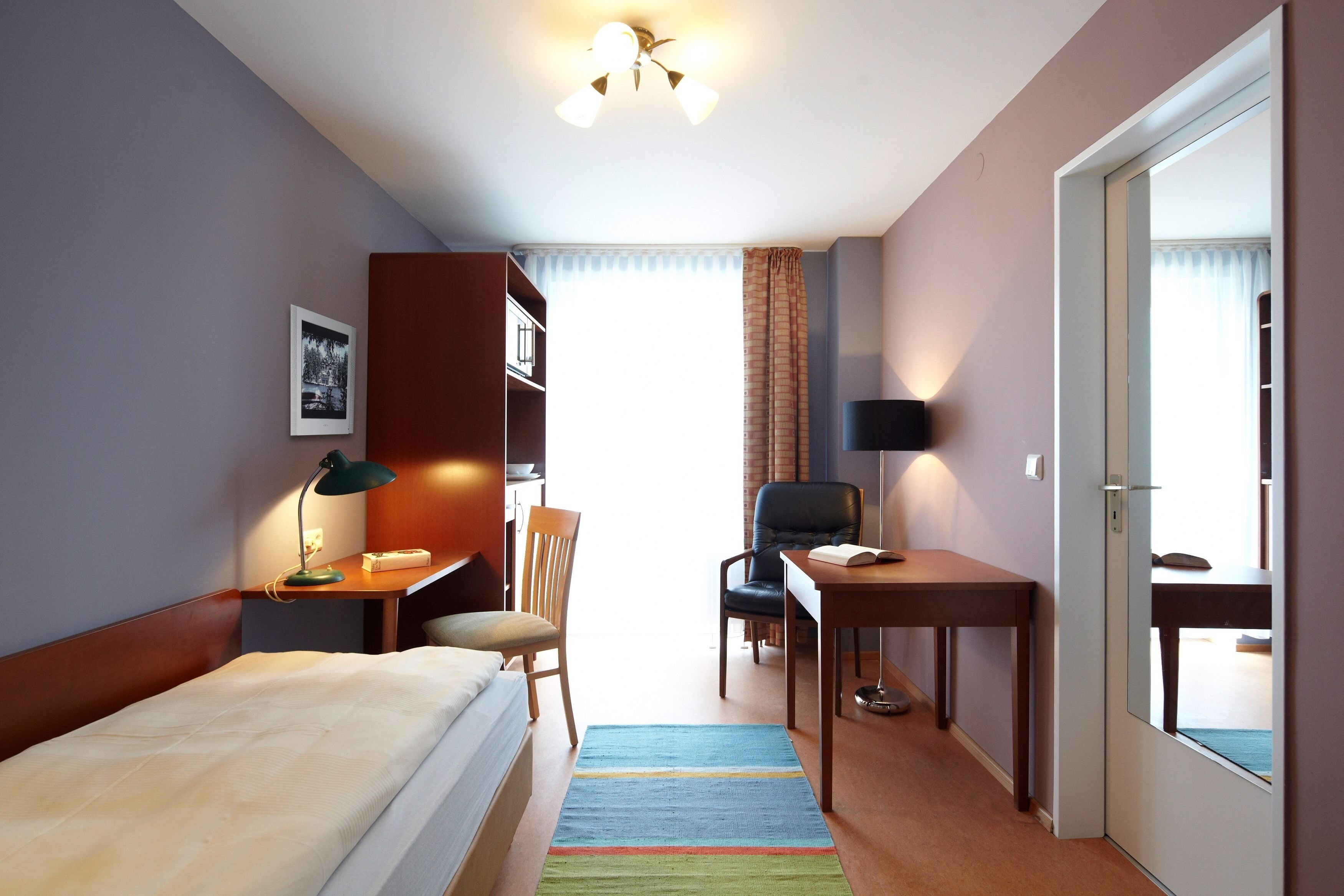 comfort single room, balcony | free minibar items, in-room safe, free wifi, bed sheets