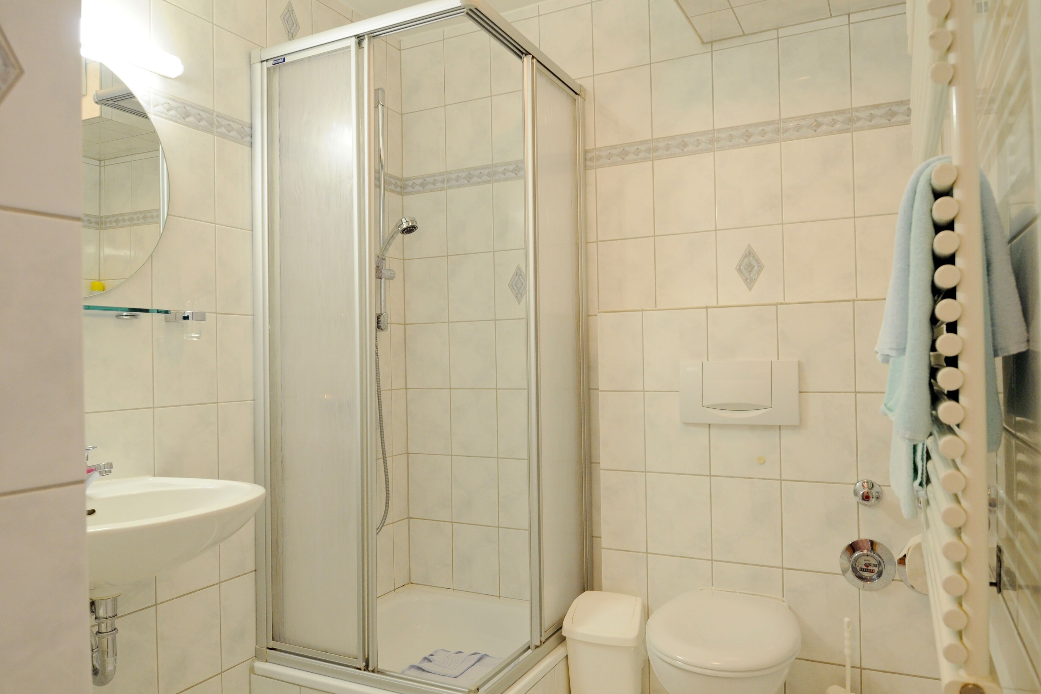 shower, free toiletries, hair dryer, towels