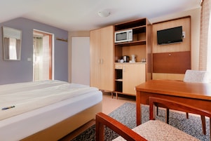Free minibar items, in-room safe, free WiFi, bed sheets