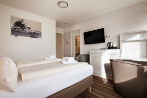 Minibar, escritorio, wifi gratis y ropa de cama 