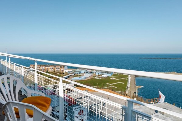 Outdoor dining - Hotel Felsen-Eck (Helgoland)