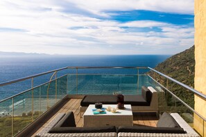 ラグジュアリー ヴィラ 2 ベッドルーム プライベートプール | ポーチ