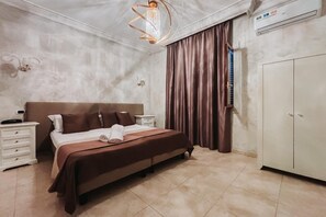 Minibar, cots/infant beds, bed sheets - Bee Queen Hotel (Giugliano in Campania)