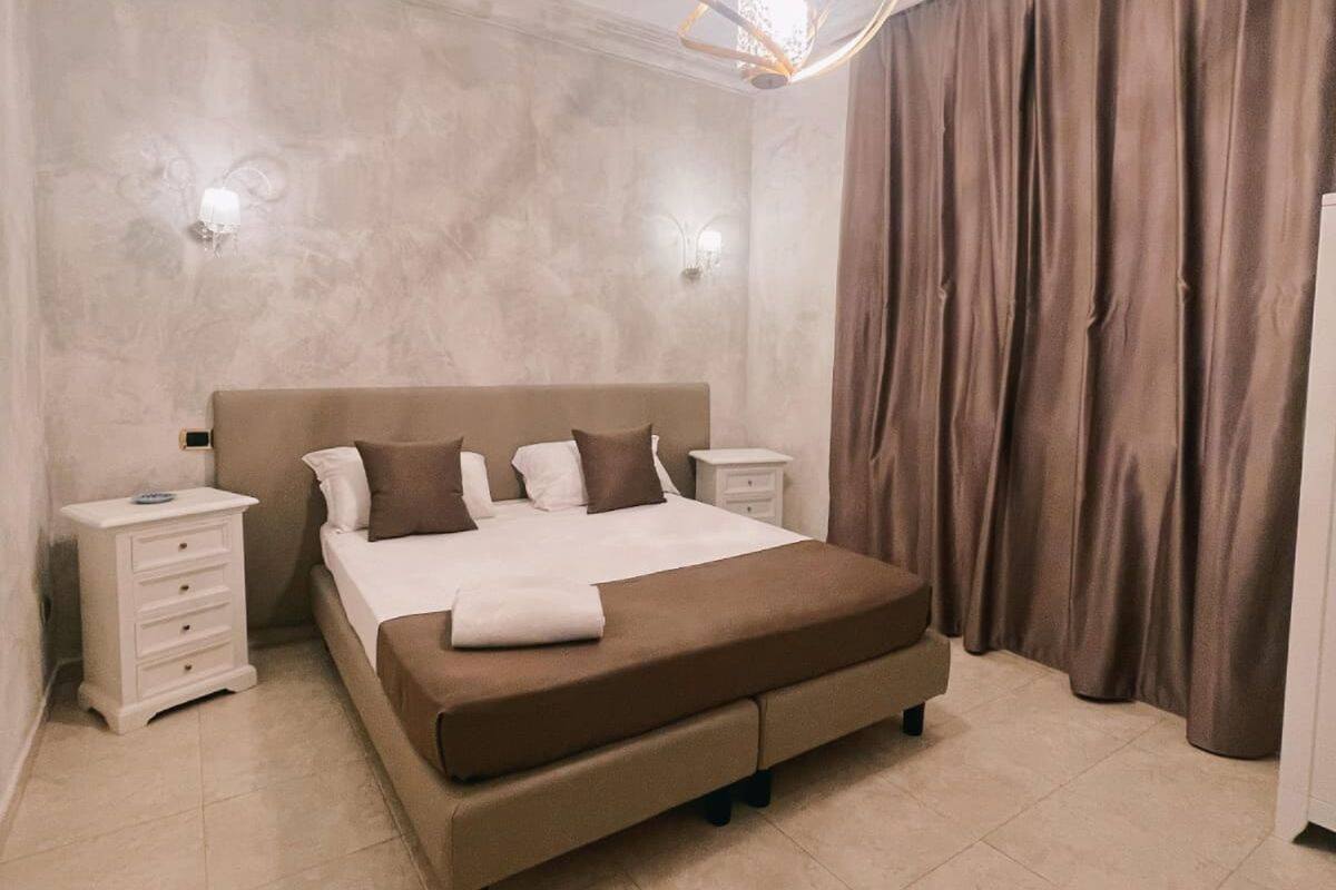 Classic Double Room | 1 bedroom, minibar, cots/infant beds, free WiFi
