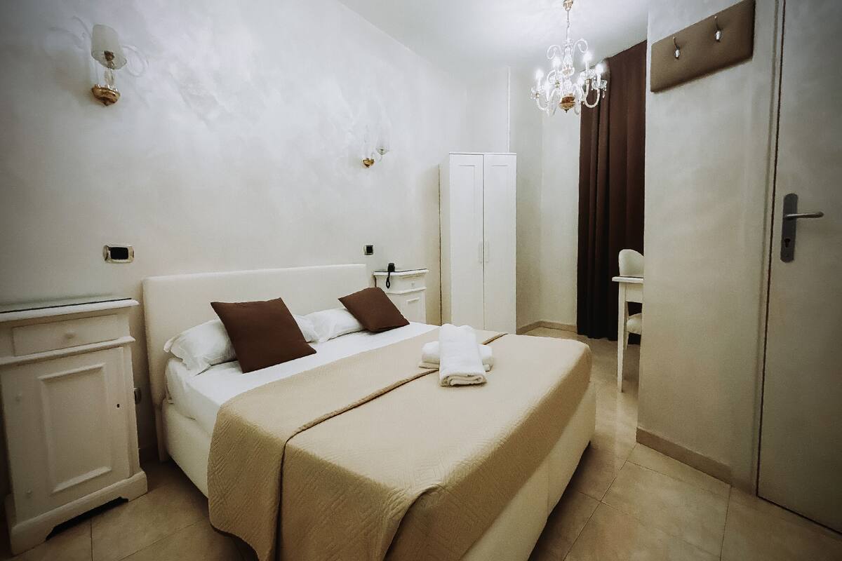 Classic Double Room Single Use | 1 bedroom, minibar, cots/infant beds, free WiFi