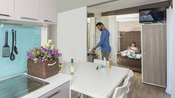 Suite (Seaside) | 1 camera, biancheria da letto di alta qualità, minibar