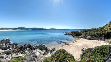 På stranden og fridykking