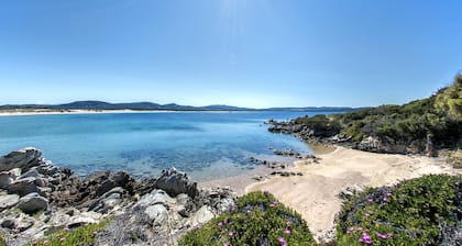 Isola dei Gabbiani - Land of Water