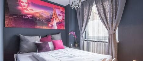 Luxury Apartment, 1 Bedroom, Kitchenette, City View | 1 bilik tidur, kalis bunyi, seterika/papan seterika, Wi-fi percuma