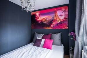 Appartement luxueux, 1 chambre, cuisinette, vue sur la ville | 1 chambre, système d’insonorisation, fer et planche à repasser