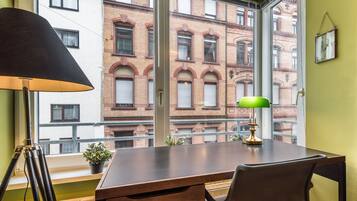 Design-Apartment, 1 Queen-Bett, Kochnische | Businesscenter im Zimmer