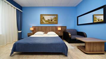 Desk, iron/ironing board, rollaway beds, free WiFi