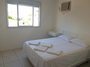In-room safe, iron/ironing board, free WiFi, bed sheets - Residencial Lidia Milani (Florianópolis)