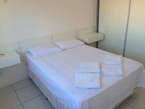 Zimmersafe, Bügeleisen/Bügelbrett, kostenloses WLAN, Bettwäsche