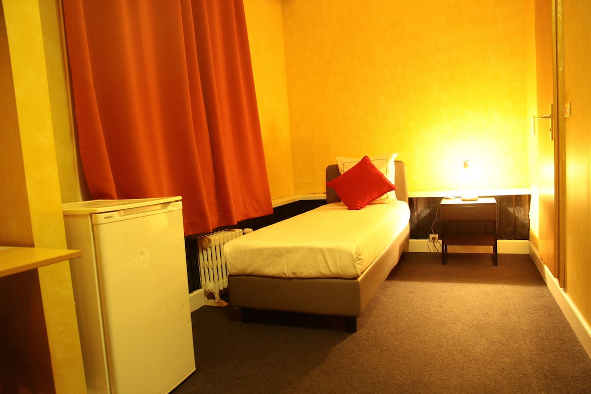 Triple Room | In-room safe, soundproofing, iron/ironing board (on request)