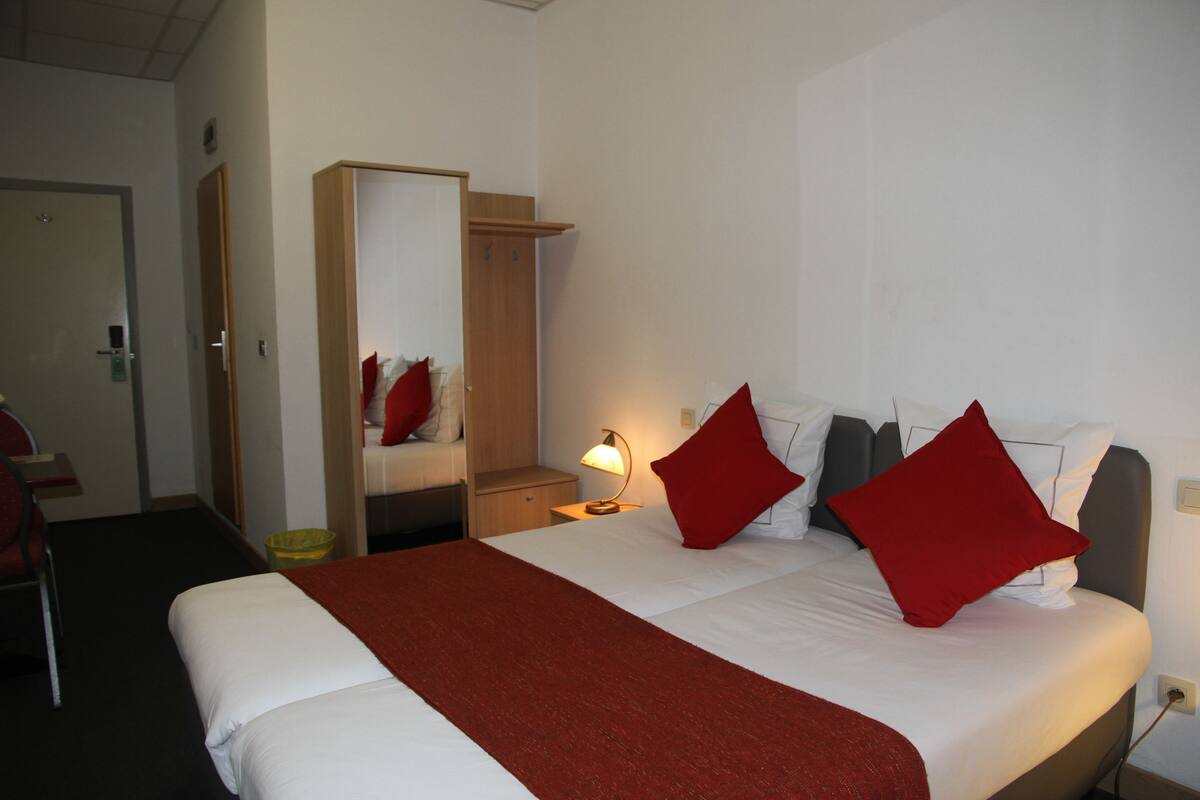 Standard Twin Room | In-room safe, soundproofing, iron/ironing board (on request)